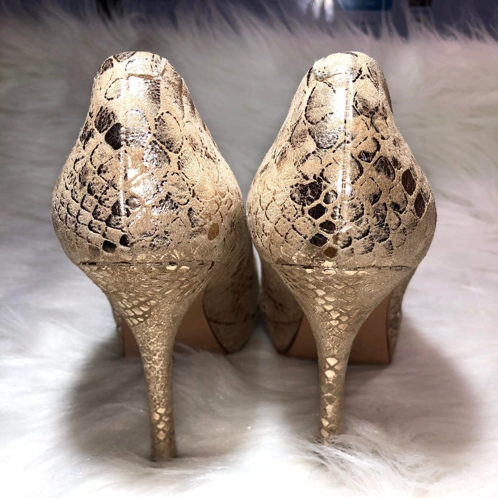 Joan & David Metallic Gold Pump - Picture 4 of 6